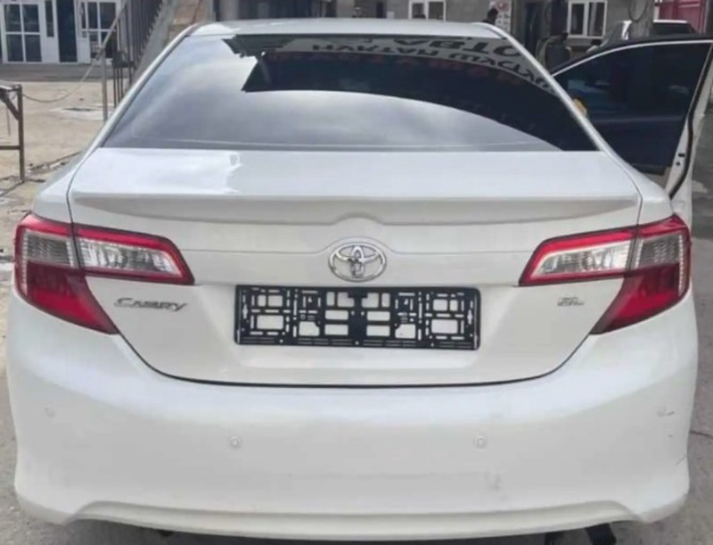 Спойлер на Toyota Camry 3